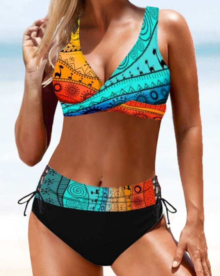 Eva - Bikini Coloré et Enjoué