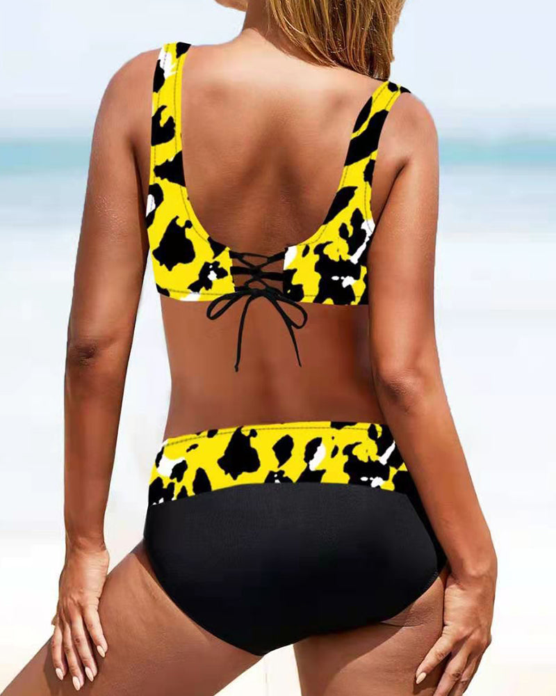 Eva - Bikini Coloré et Enjoué