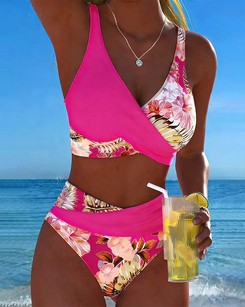 Bikini à motifs floraux contrastés avec fente