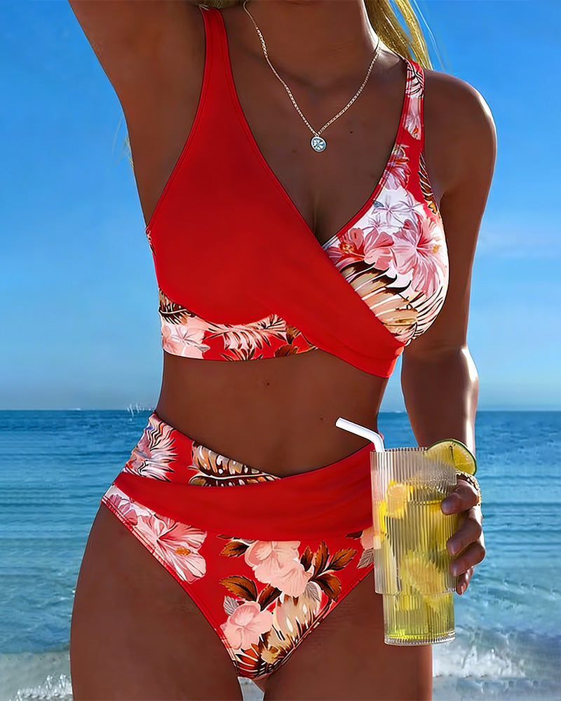 Bikini à motifs floraux contrastés avec fente