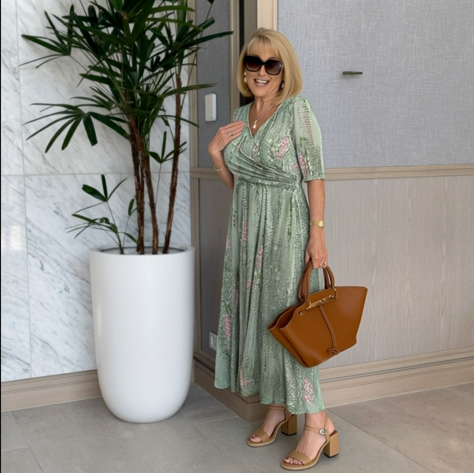 Celia | Robe midi élégante à décolleté en V