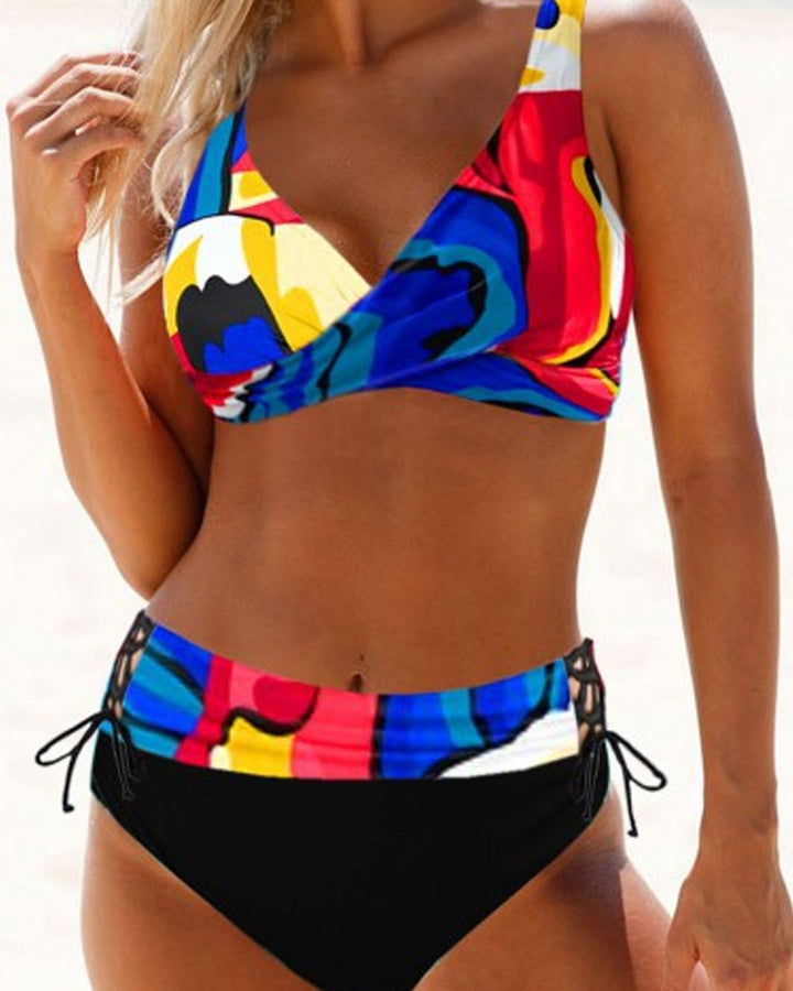 Eva - Bikini Coloré et Enjoué