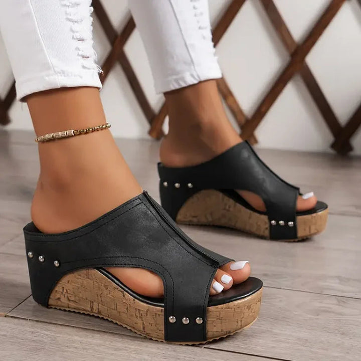 Sandales à talons compensés confortables et élégantes en cuir noir