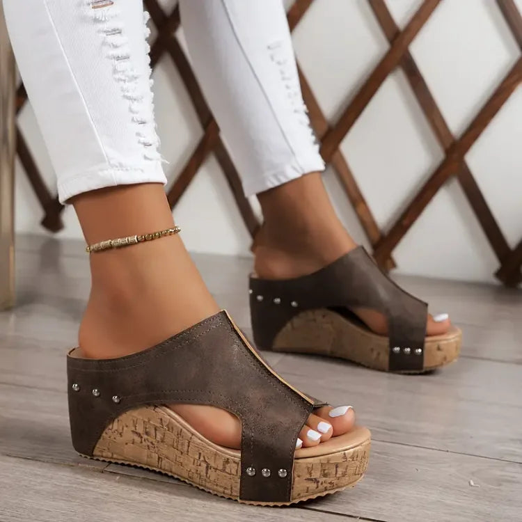 Sandales à talons compensés confortables et élégantes en cuir noir