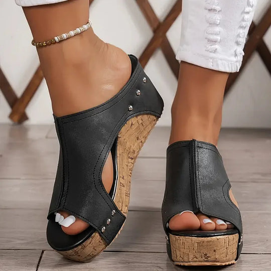 Sandales à talons compensés confortables et élégantes en cuir noir
