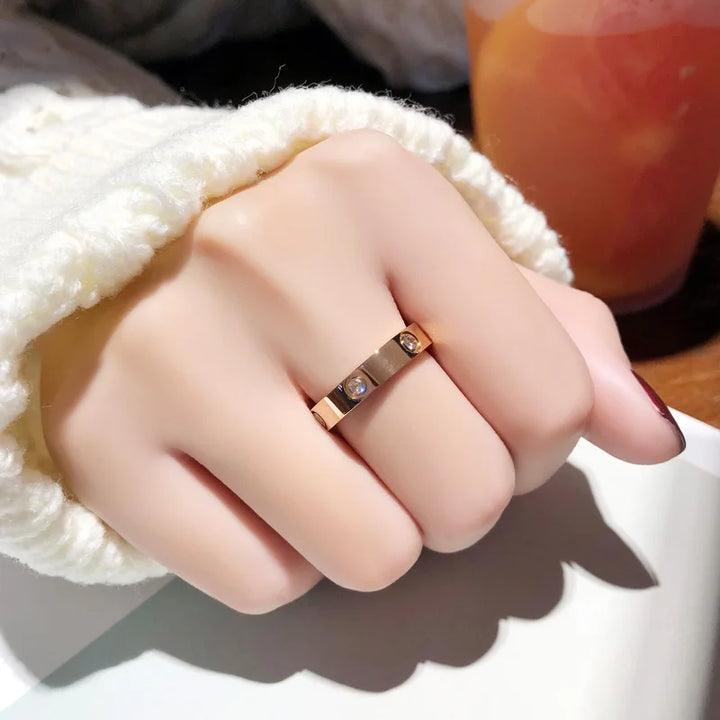 MONA™ – Bague Moderne et Élégante en Or