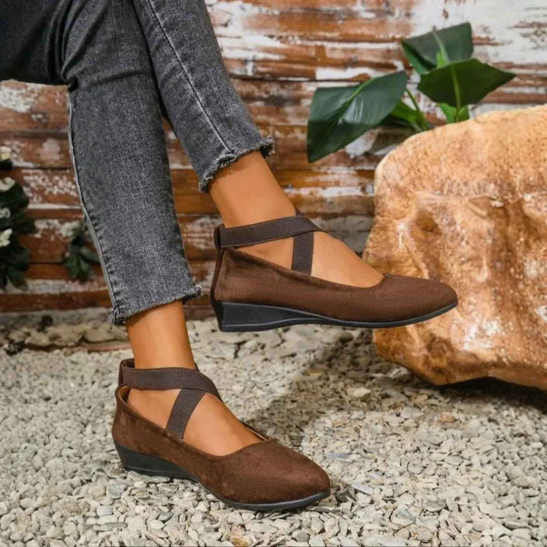 Ballerines en Suède Noire pour Femmes avec Talon Wedge Bas Design Élégant