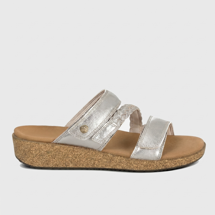 Carrie – Un éclat lumineux dans un élégant ton platine